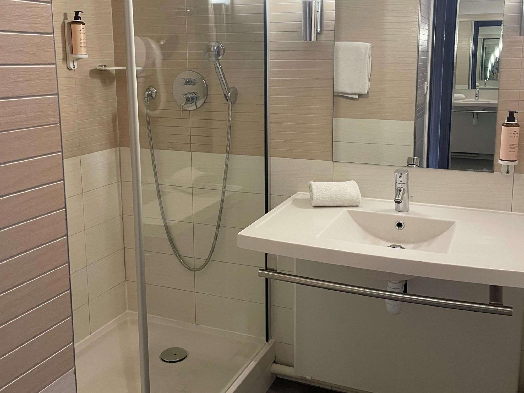 Mercure Libourne Saint Emilion Esterno foto