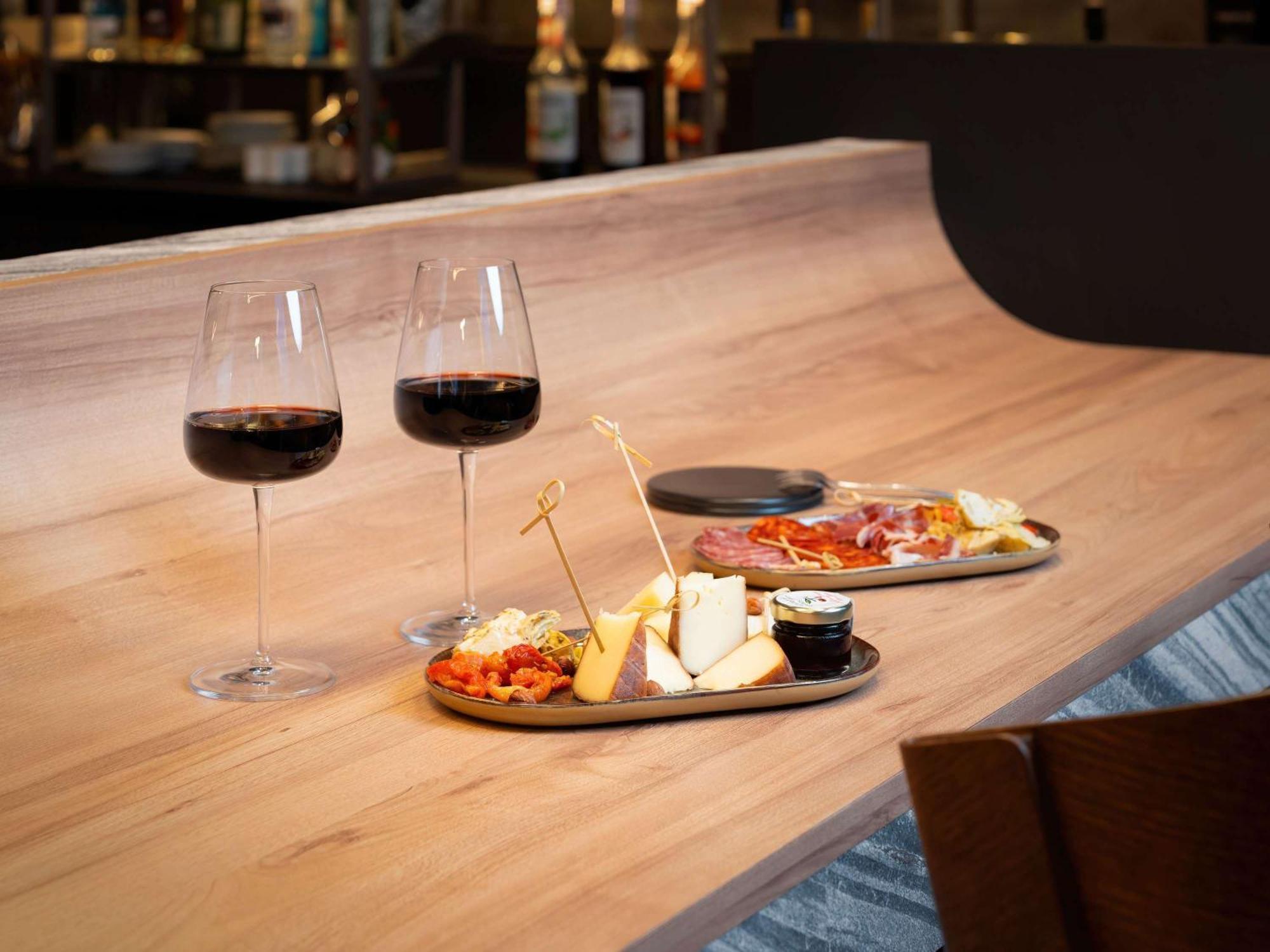 Mercure Libourne Saint Emilion Esterno foto